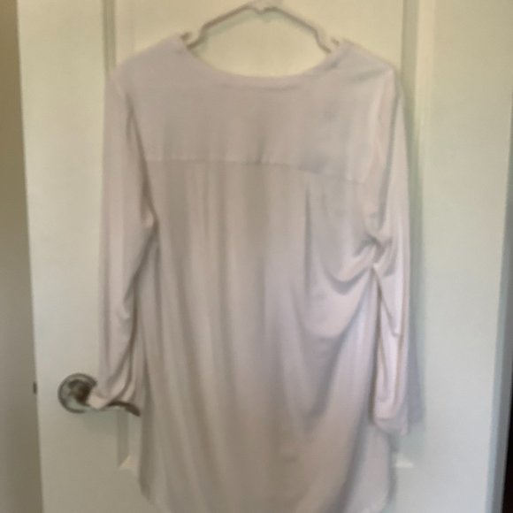 White summer blouse - Picture 4 of 4